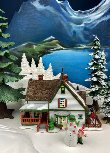 Christmas Village Accessories by Department 56. Illuminated Harper's Farmhouse. New England Village Series.