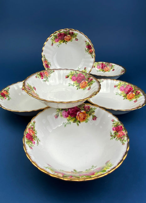 Royal Albert Small Salad Bowl. Old Country Roses Motif Dessert Bowl/Serving Dish. Made in England. Fine Dining. Replacements.