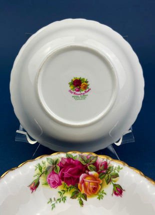 Royal Albert Small Salad Bowl. Old Country Roses Motif Dessert Bowl/Serving Dish. Made in England. Fine Dining. Replacements.
