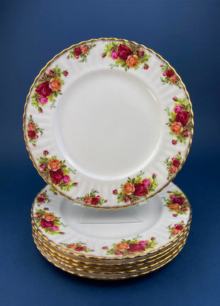 Royal Albert Dinner Plate. Old Country Roses Motif 10.25" Plate. Made in England. Fine Dining. Replacements.