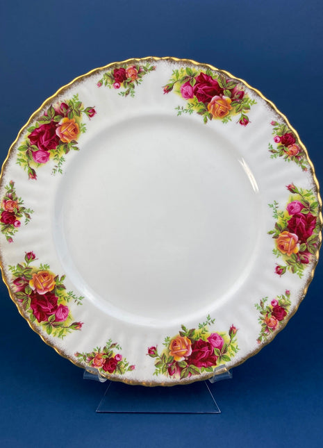 Royal Albert Dinner Plate. Old Country Roses Motif 10.25" Plate. Made in England. Fine Dining. Replacements.
