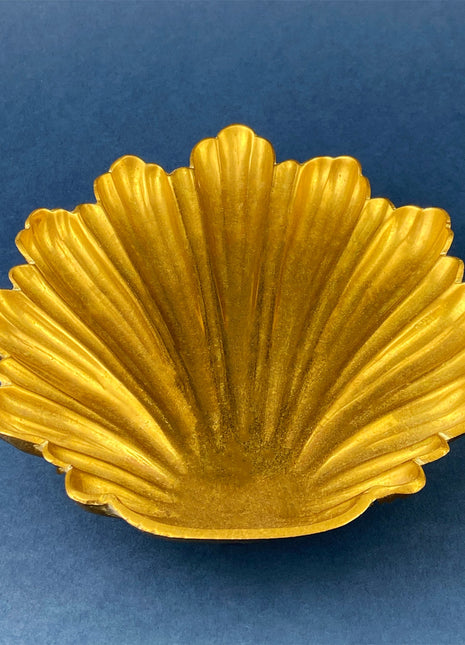 Vintage Brass Shell Shaped Footed Tray. Gold Trinket Dish. Serving Tray. Elegant Soap Dish. Bathroom Decor. Old Hollywood Decor.
