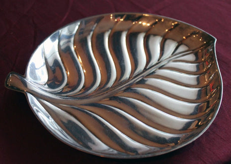 Silver Plate Leaf Platter. Plate in Shape of Leaf. Tray Shaped as Leaf. Vintage Silver Plated Dish.