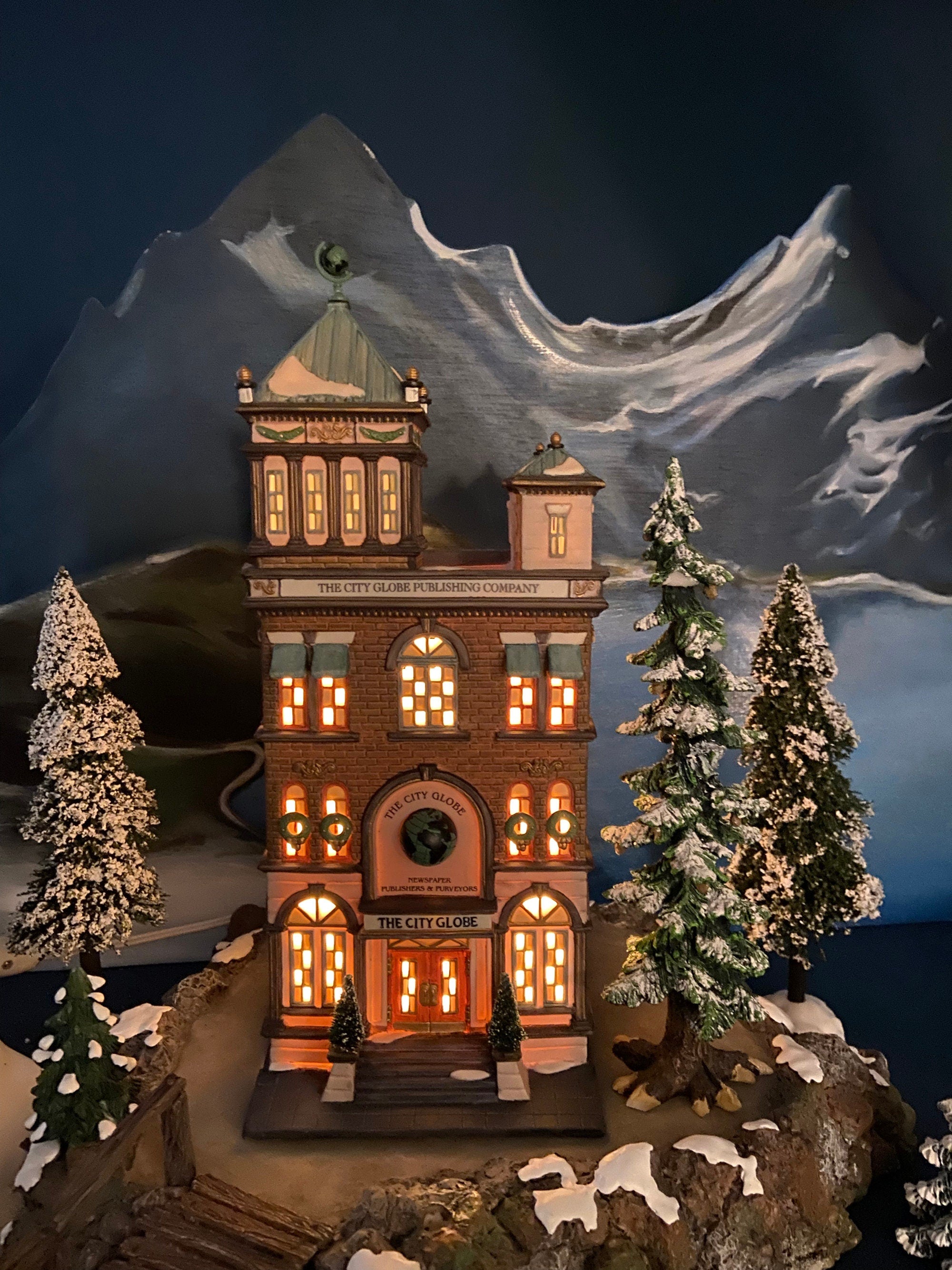 Dept 56 Christmas in the City Village~THE CITY GLOBE~Lighted House