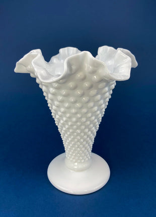 Hobnail Vase with Scalloped Edge. Round Milk Glass Flower Vase. Collectible Wedding Vase. White Table Decor. Bohemian Chic Living.