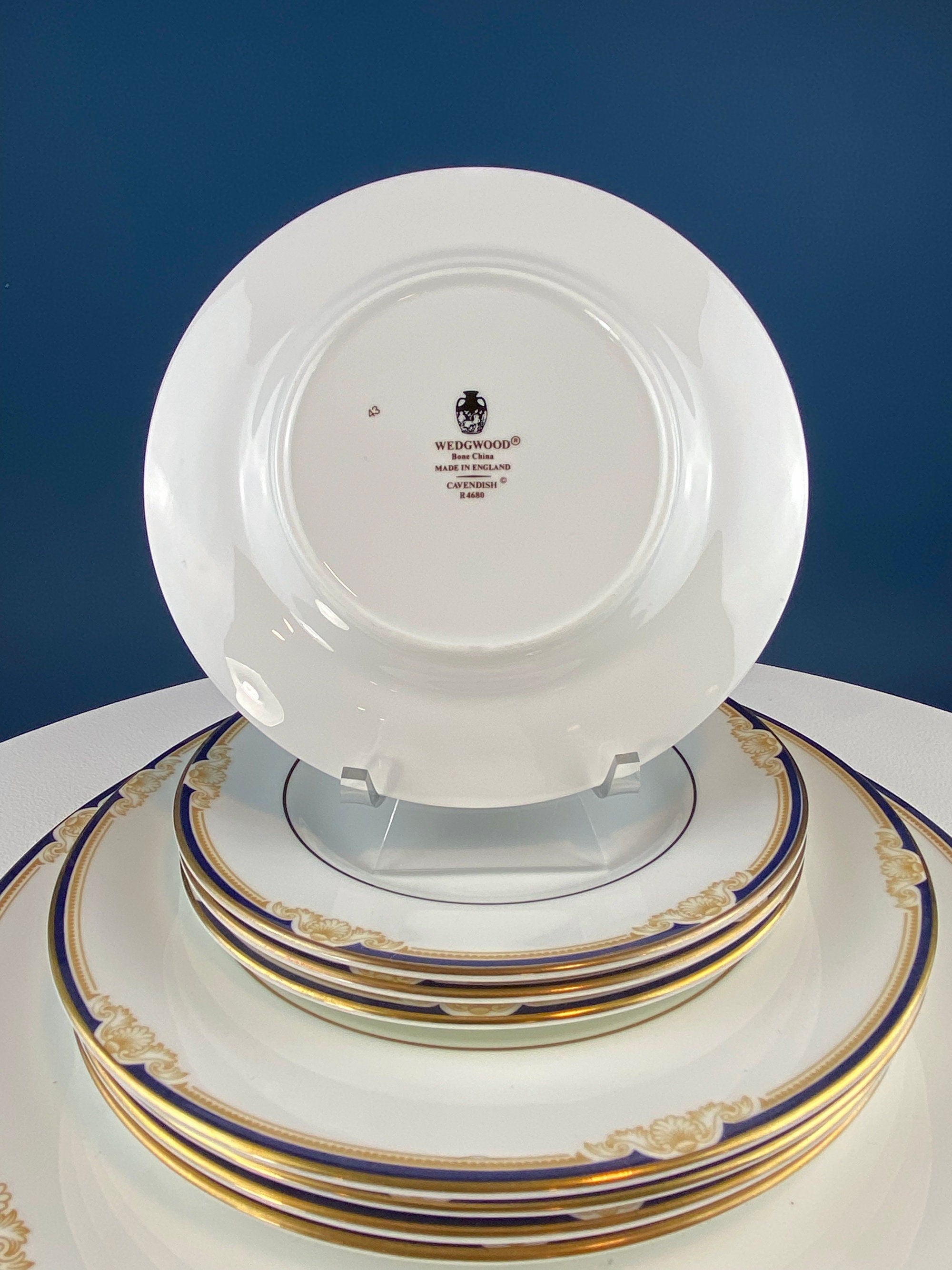 Classic Wedgewood Cavendish Classic Dinnerware Set. 4 Settings: Dinner,  Salad, Dessert/Bread Plates, Cups and Saucers. 20 piece China.