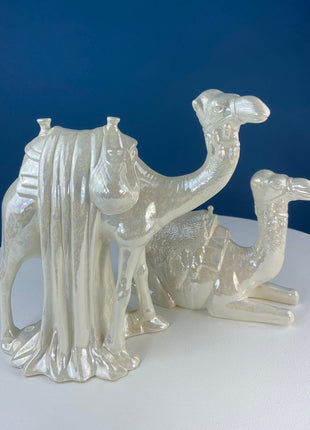 2 Vintage Nativity Camels. Pair of Large Irridescent White Camels. Standing & Sitting. Stunning Detail. Pearlescent Finish.. Christmas Decor