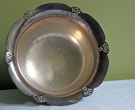 Silver Plated Footed Bowl.  Bowl with Ornate Rim.  Bowl Beautifully Decorated with Scalloped Rim