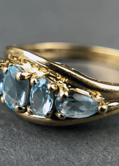 Vintage 10k Gold Ring with 5 Blue Topaz Stones